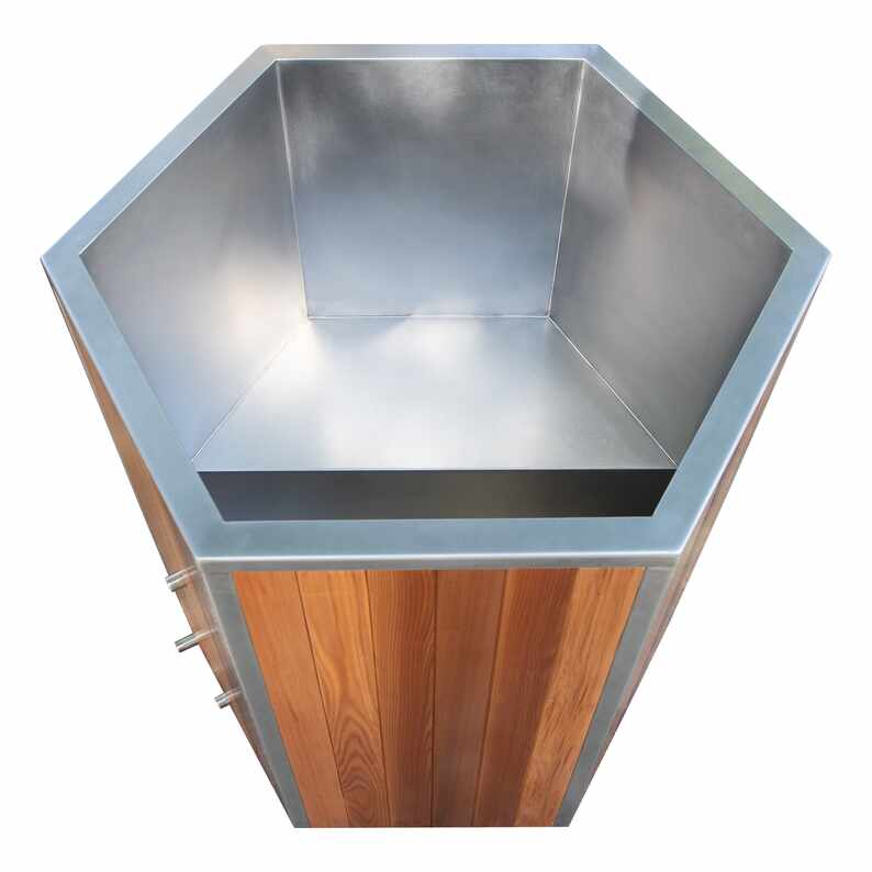 Cedar Cold Plunge Tub ມີຂັ້ນຕອນການເຂົ້າເຖິງ