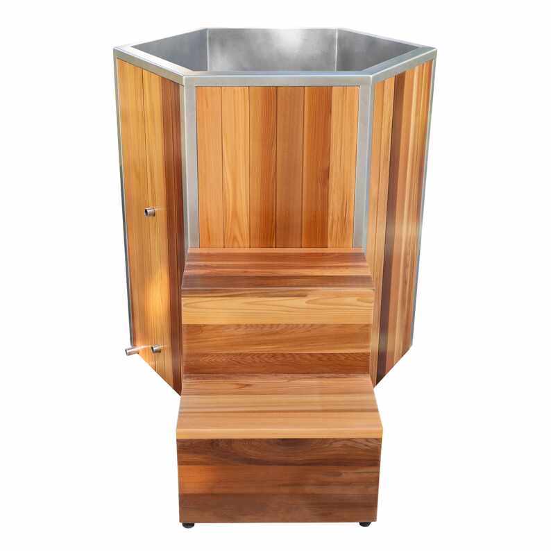 Cedar Cold Plunge Tub ມີຂັ້ນຕອນການເຂົ້າເຖິງ